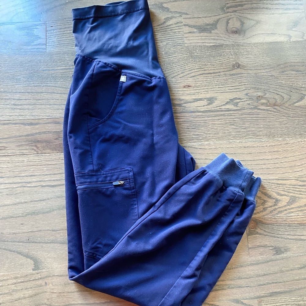 FIGS Maternity Jogger Scrubs